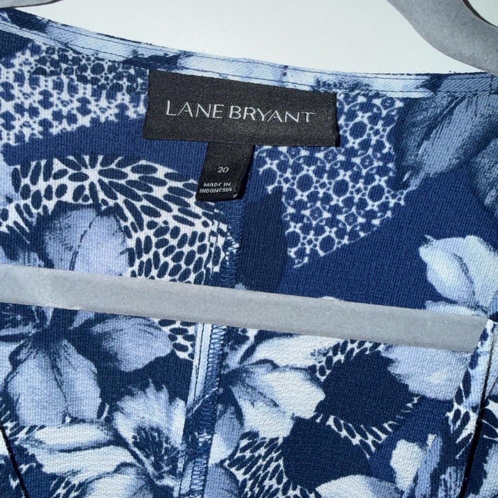 Lane‎ Bryant Navy Floral Blouse - Picture 2 of 4